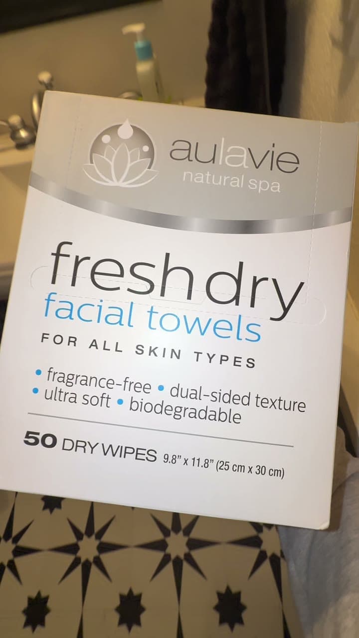 Makenna in Phoenix, product content for Aulavie face wipes